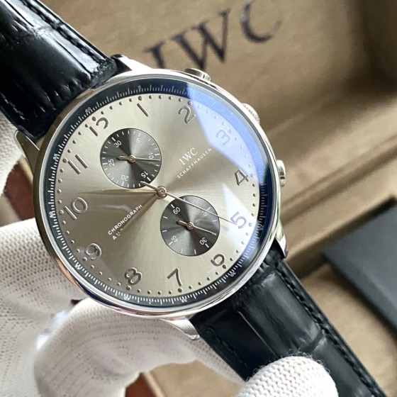 大壳白壳380 金壳400  原扣20
多功能   “量王”
【最新】：万国  1:1复刻
【